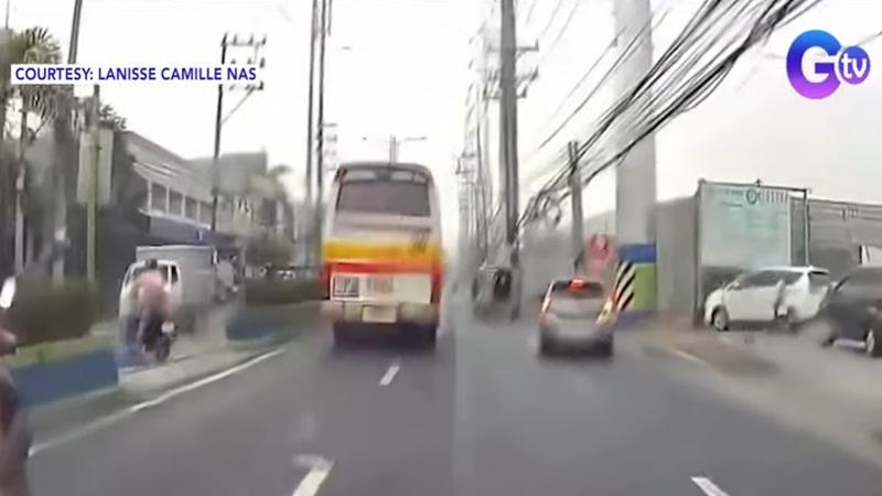 Motorcycle rider almost ran over by delivery van in Imus, Cavite