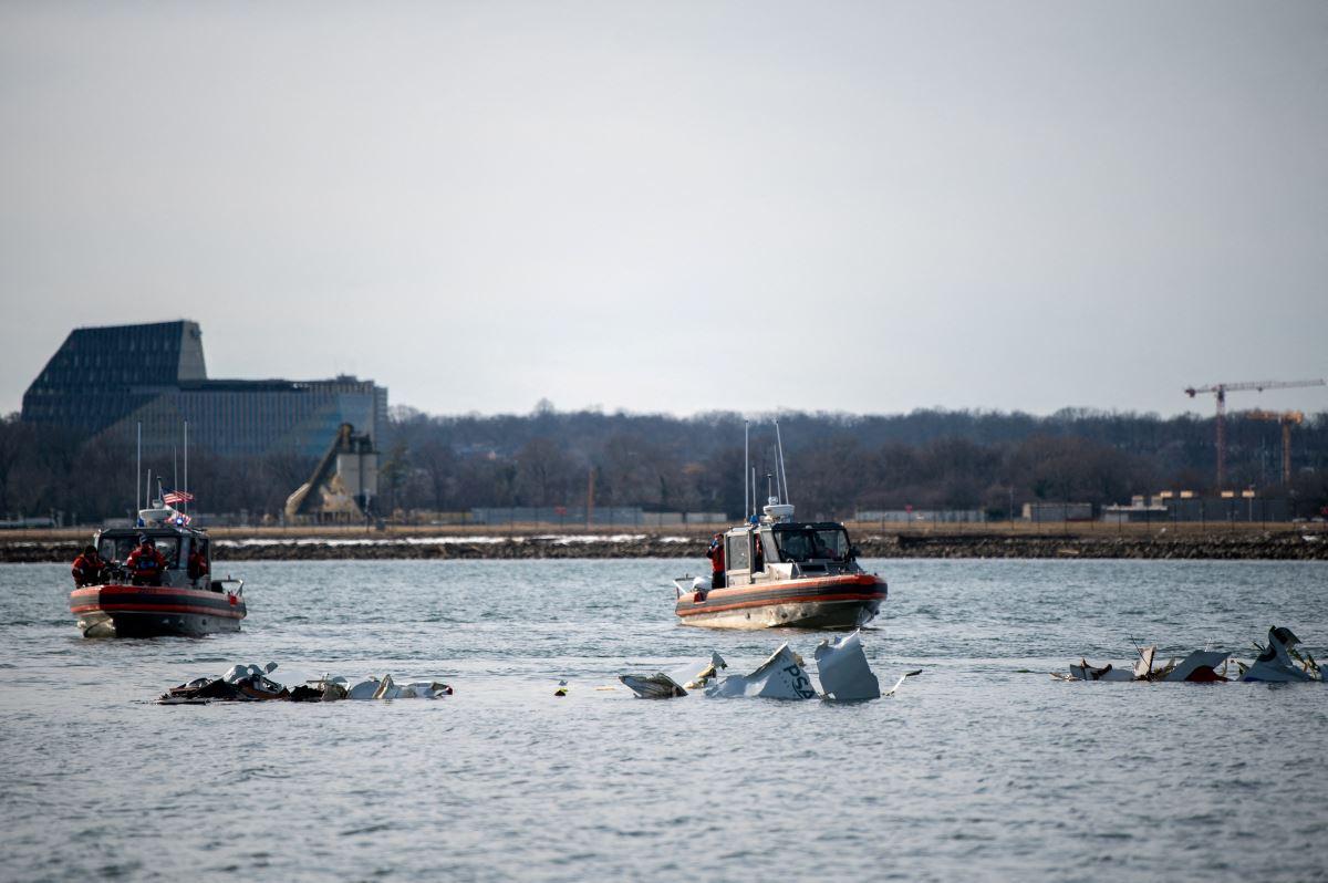 Investigators probe Washington plane crash wreckage and flight logs