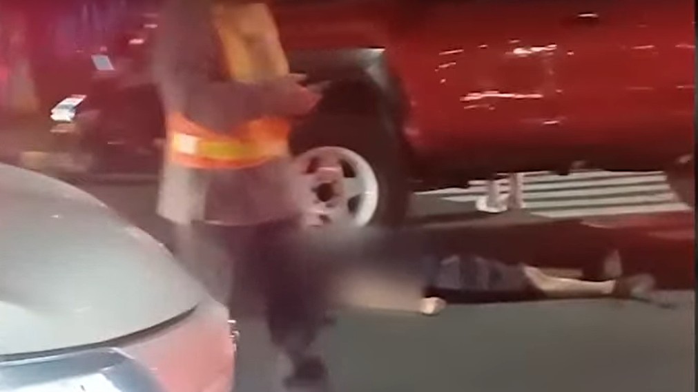 Rider dead after being run over by pickup in Pasay City | GMA News Online