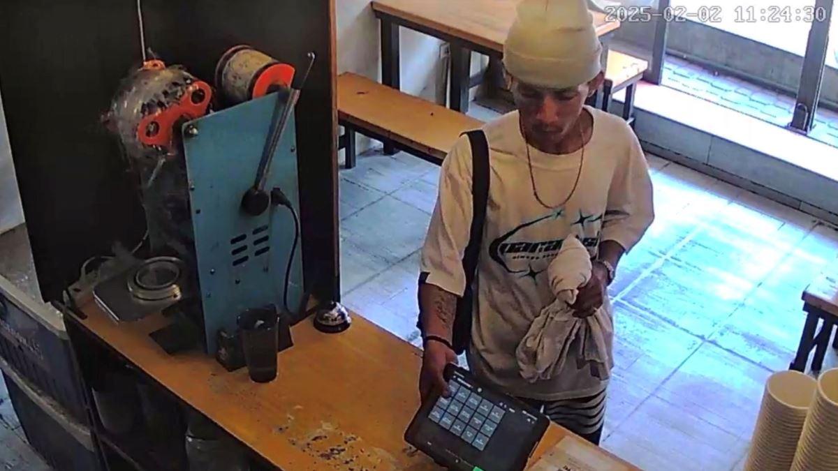 Huli-cam: Lalaki, ninakaw ang gadget sa isang coffee shop sa Marikina