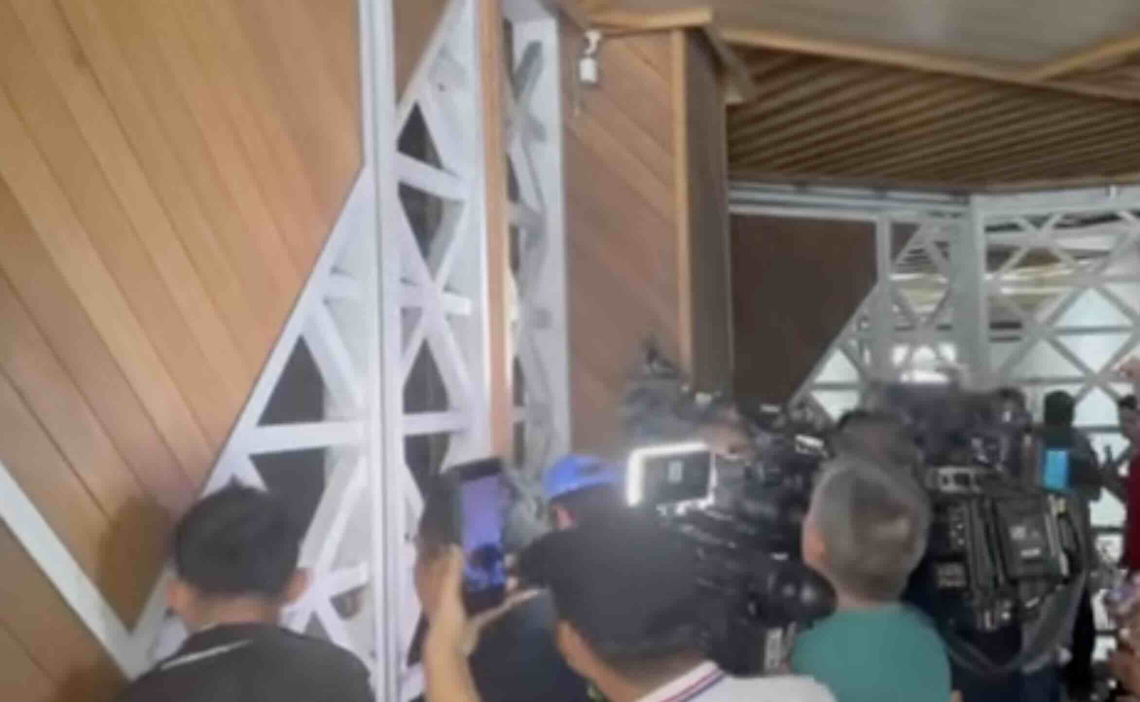 A tension broke out in a building in San Juan City on Thursday due to a property dispute. 