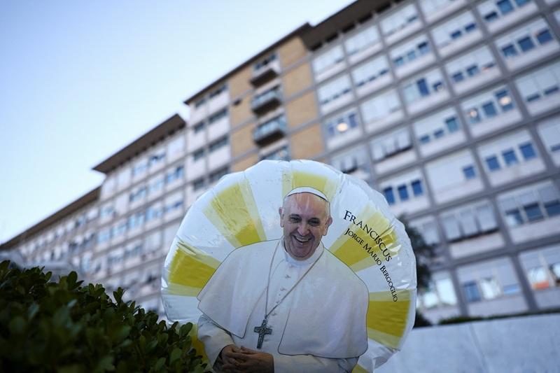 Pope Francis stable, Vatican says, daily updates will stop