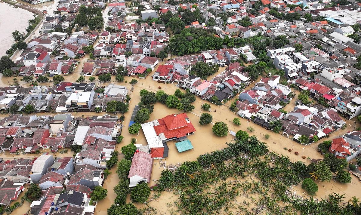 Thousands displaced by floods in Jakarta, nearby areas