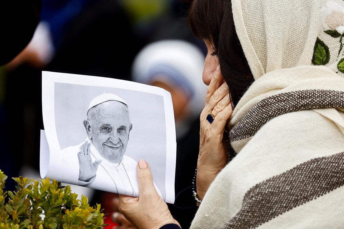 Doctor reveals just how close Pope Francis came to dying