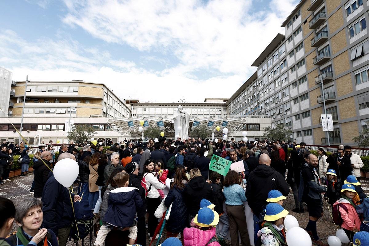 Hospitalized Pope says he’s ‘facing period of trial,’ thanks well-wishers