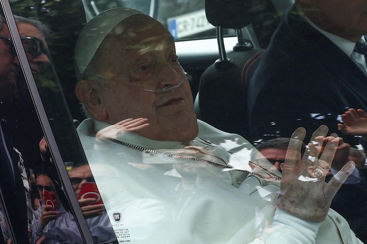 Pope Francis leaves hospital after five-week stay