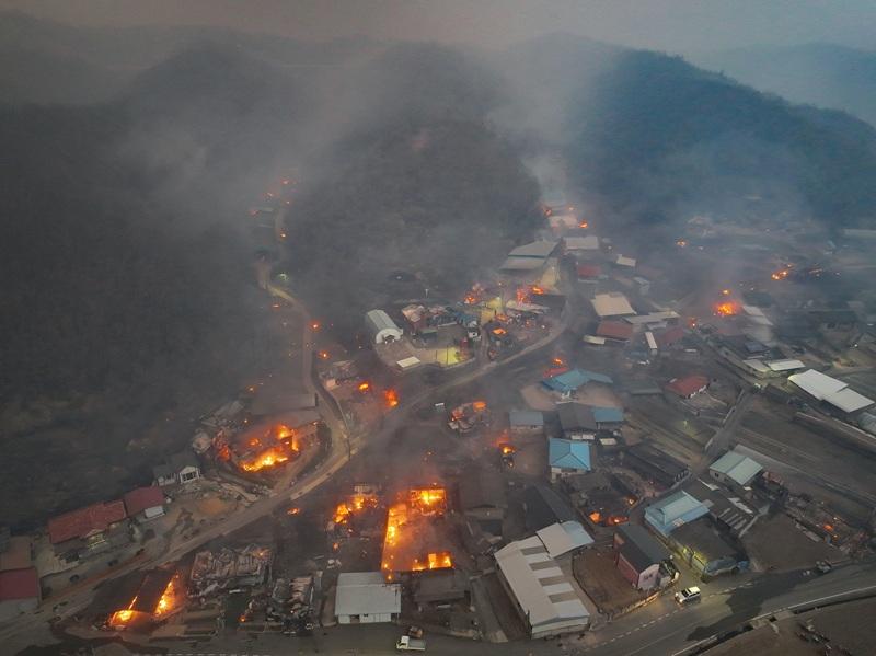 Death toll in South Korea wildfires rises to 15, Yonhap says