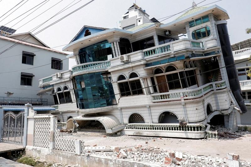 Myanmar declares week of mourning; quake toll passes 2,000