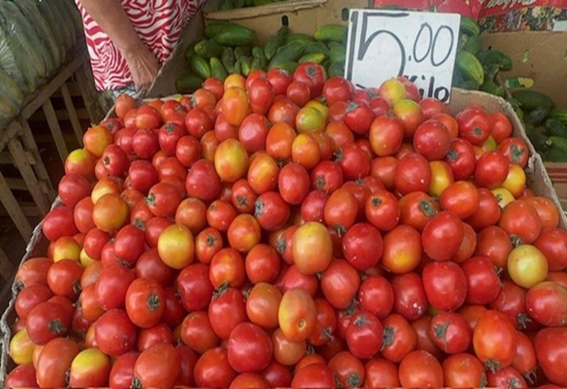 Bagsak presyo ang kamatis sa Balintawak market