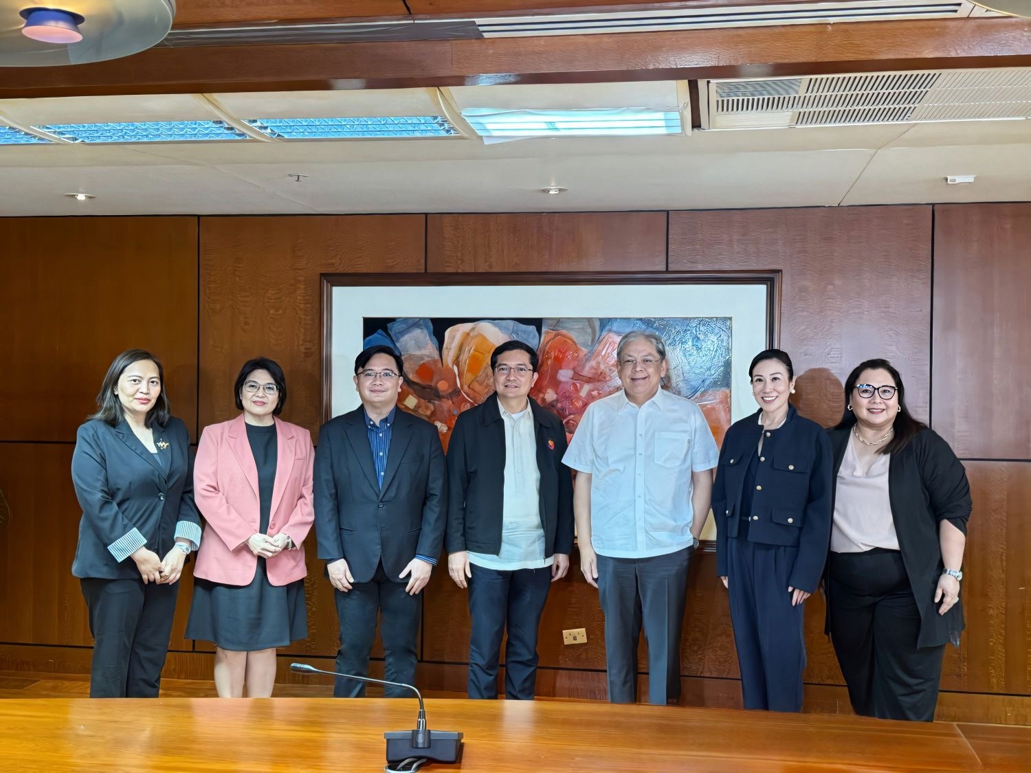 PCO officials meet GMA executives, discuss fight vs. fake news