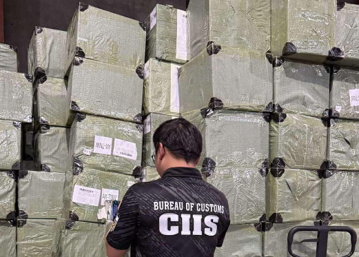BOC seizes P1.18B worth of smuggled vapes, used clothing in Valenzuela