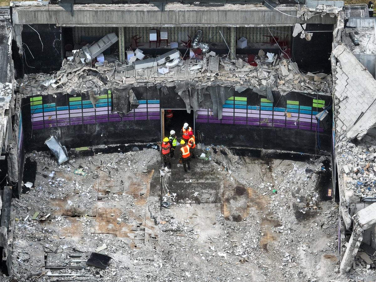 Death toll in Dominican Republic nightclub tragedy tops 200 as burials begin