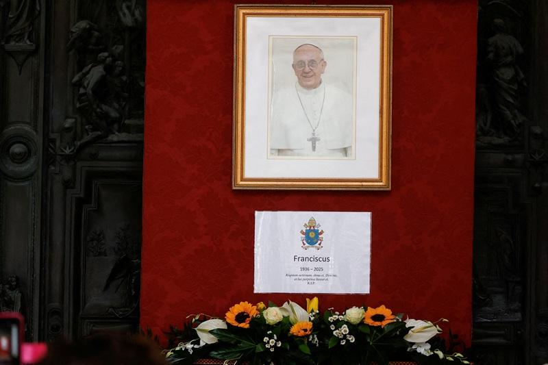 Pope Francis asked for simple, unadorned tomb for final resting place