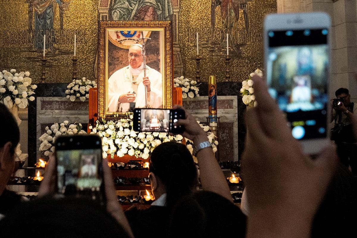 Churches adopt liturgy for prayer for Pope Francis, election of new pope