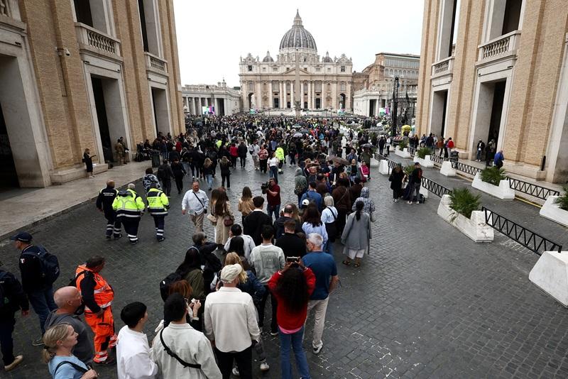 Vatican says 50 heads of state, 10 monarchs to attend pope's funeral