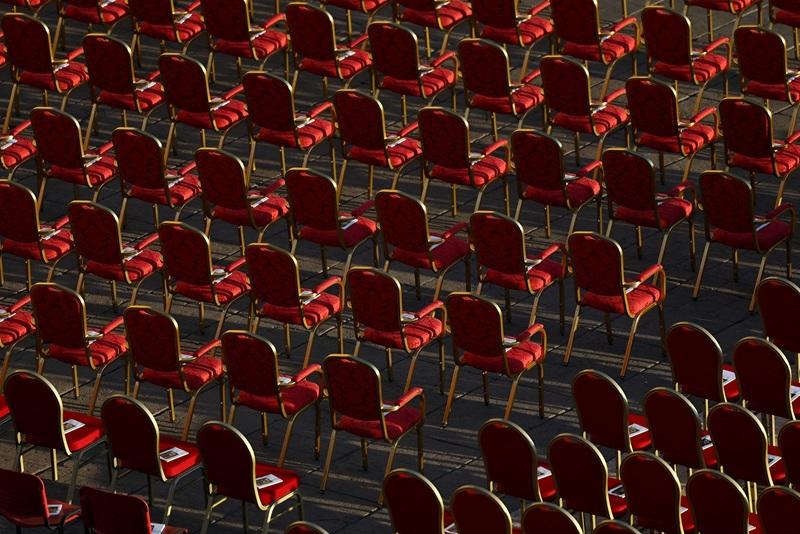 Seating plan for a pope's funeral - it's complicated or compliqué