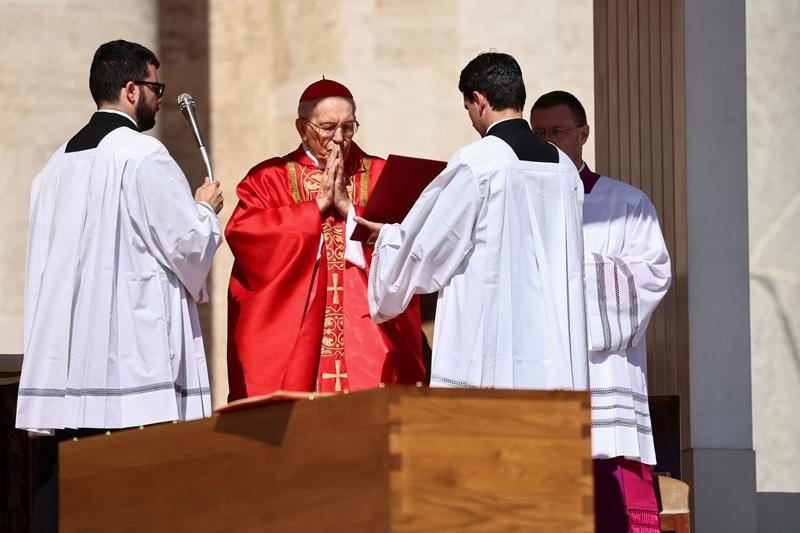 Cardinal's funeral sermon stresses pope's call to 'build bridges, not walls'