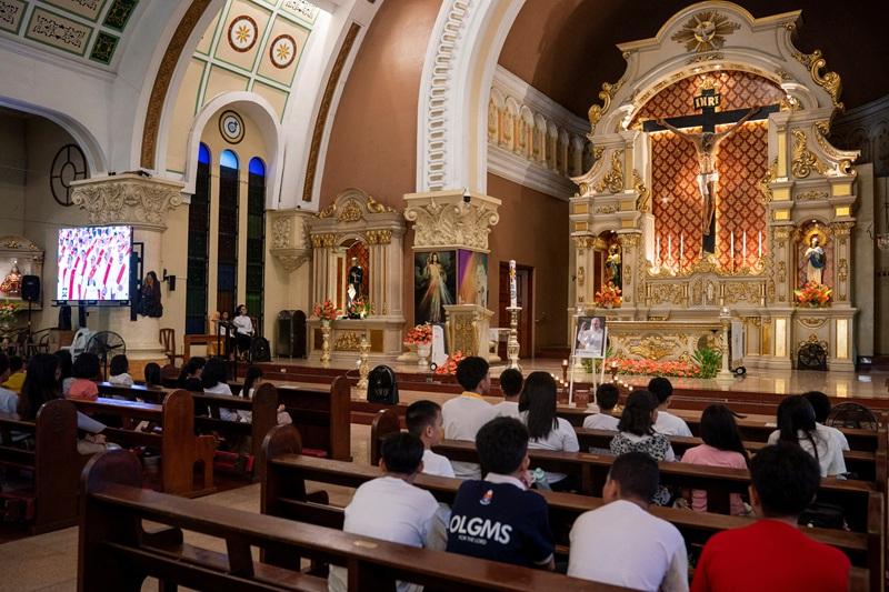 'Shared loss': Filipino Catholics bid Pope Francis farewell