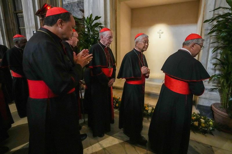 Kalookan Bishop Pablo Virgilio Cardinal David joins other cardinals in visiting the tomb of late Pope Francis inside St. Mary Major Basilica in Rome, Sunday, April 27, 2025. Andrew Medichini/ Pool via REUTERS 