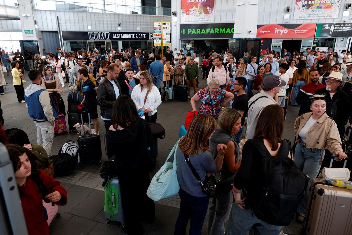 Large areas of Spain and Portugal hit by massive power blackout
