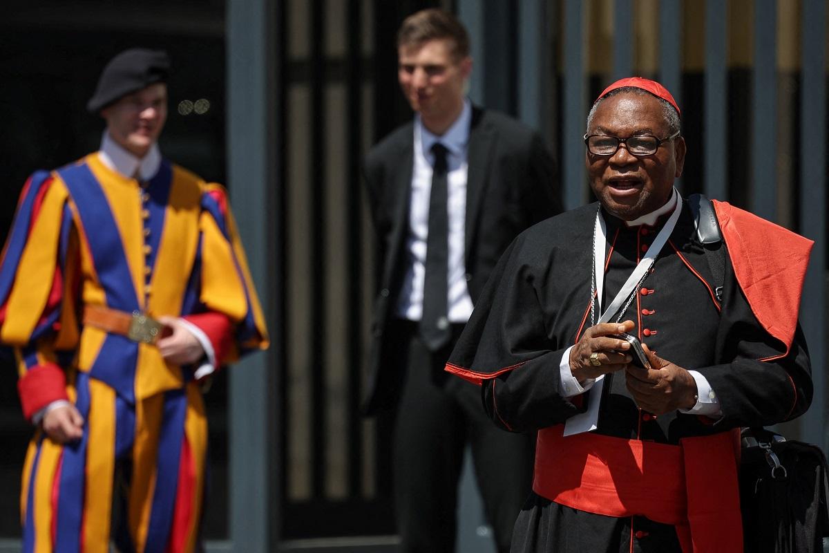 Cardinals lay groundwork for conclave, hope for quick vote
