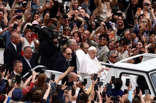 Pope Francis rides in a vehicle in St. Peter's Square after the Urbi et Orbi (to the city and to the world) message was delivered, on Easter Sunday, in the Vatican, April 20, 2025. REUTERS/ Yara Nardi