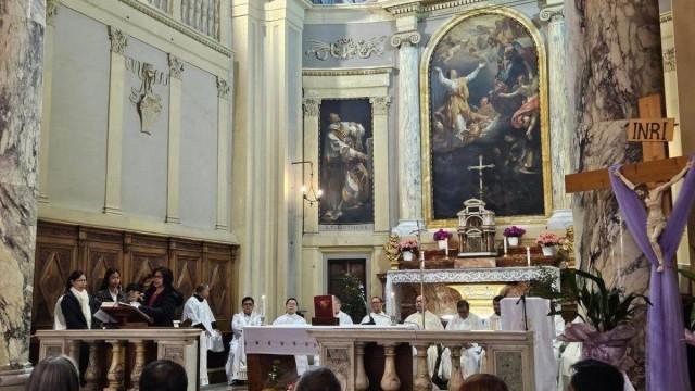 Filipino chaplaincy in Rome concelebrates the Maundy Thursday Mass at Santa Pudenziana Church in Rome. PIA GONZALES-ABUCAY
