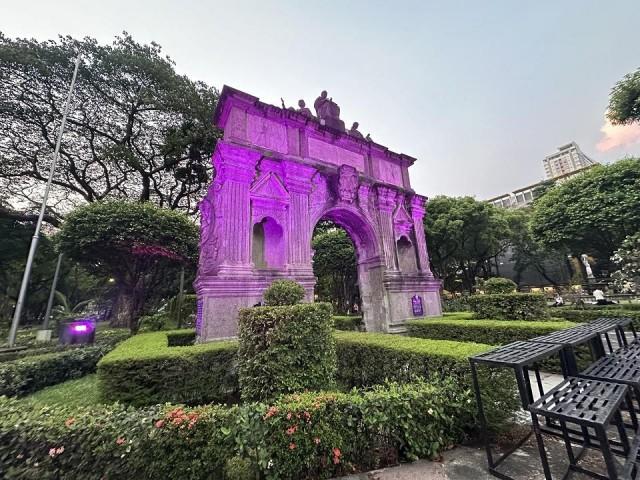 UST's Arch of the Centuries, Main Building, and Santisimo Rosario Parish (UST Chapel) are lit in violet for Pope Francis. Tina Panganiban-Perez/GMA Integrated News