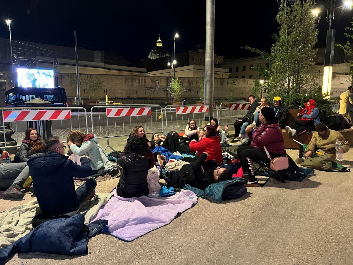 Devotees camp outside Vatican City, awaiting Pope Francis' funeral