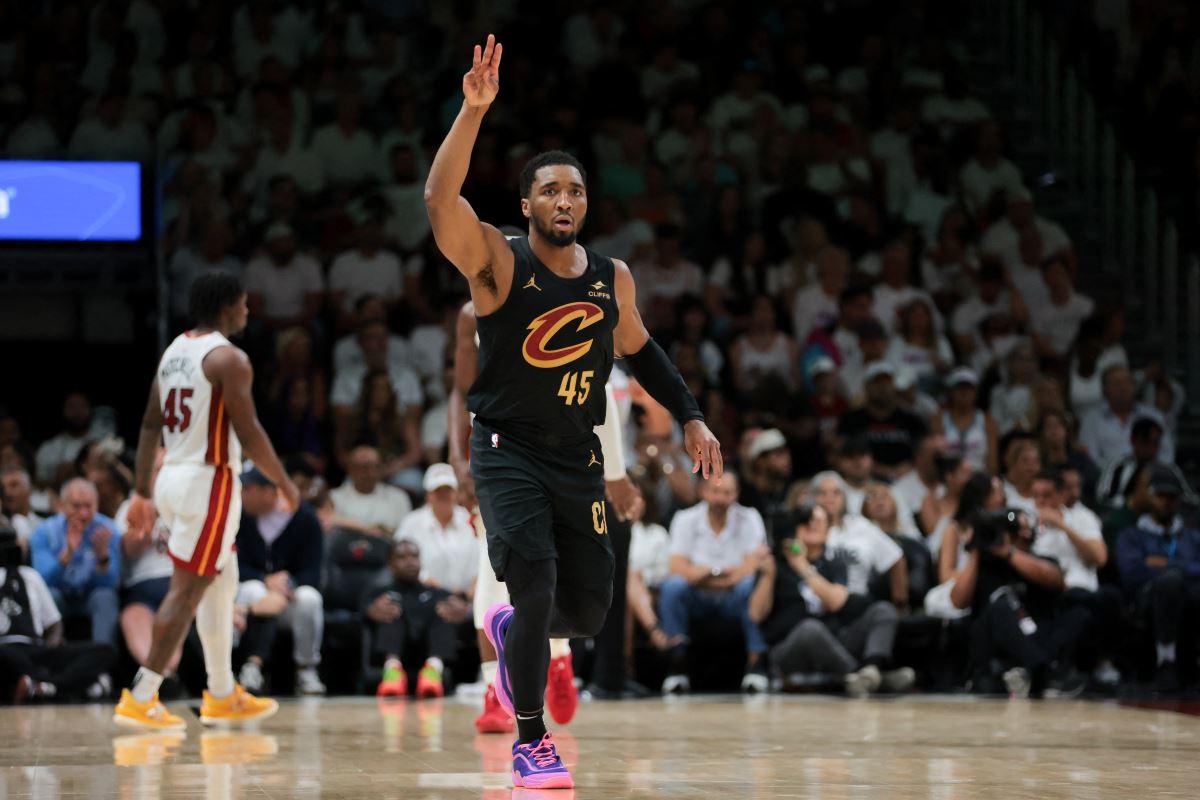 Cleveland Cavaliers vs Miami Heat 