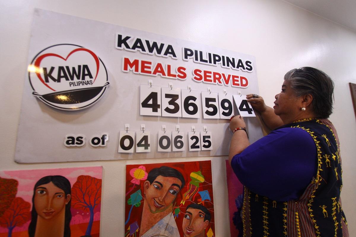 Mae Paner, aid group feed the hungry | Photos | GMA News Online