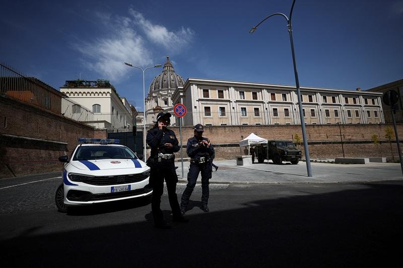 Cardinals enter seclusion ahead of secret conclave to elect new pope
