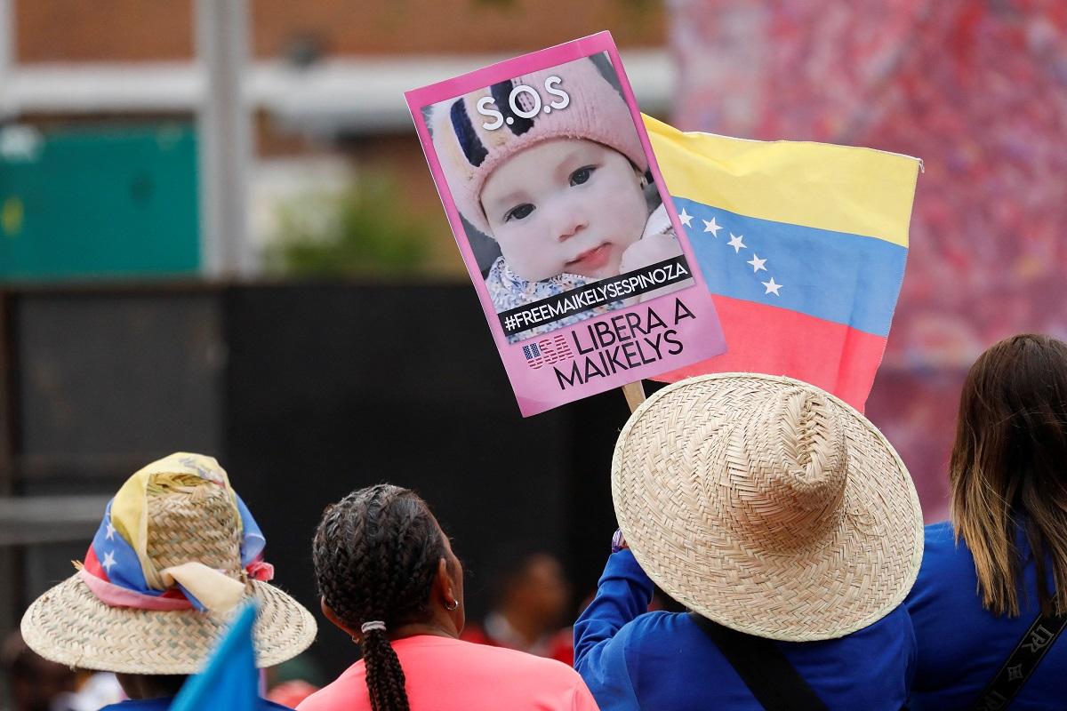 Toddler left behind in US after parents deported arrives in Venezuela
