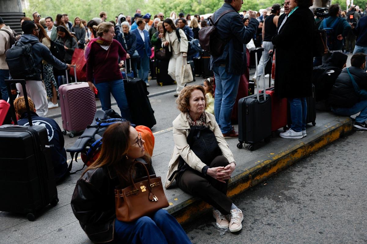 Copper cable thefts in Spain leave passengers trapped in trains overnight
