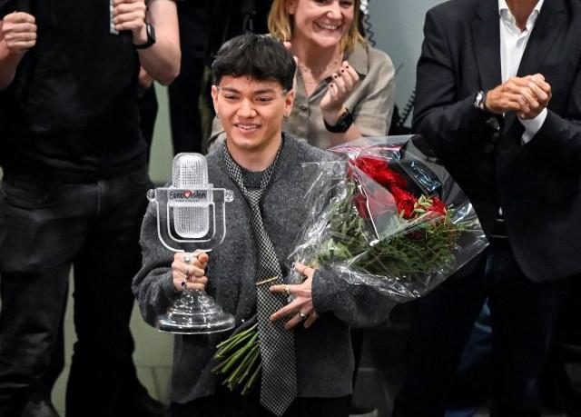 JJ, representing Austria, winner of the 2025 Eurovision Song Contest, reacts upon arrival at Vienna International airport in Schwechat, Austria, May 18, 2025. REUTERS/ Elisabeth Mandl