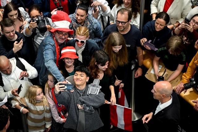 JJ, representing Austria, winner of the 2025 Eurovision Song Contest, poses with supporters upon arrival at Vienna International airport in Schwechat, Austria, May 18, 2025. REUTERS/ Elisabeth Mandl