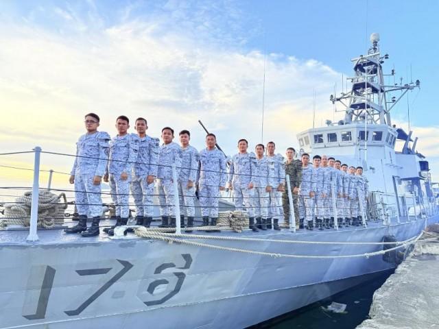 Sailors aboard BRP General Mariano Alvarez (PS176) stand in formation as the Philippine Navy boosts maritime security in Sulu for Eleksyon 2025. Photo from AFP 11th Infantry Division
