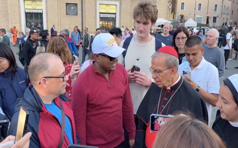 Cardinals pray new pope to 'follow Francis’ way'