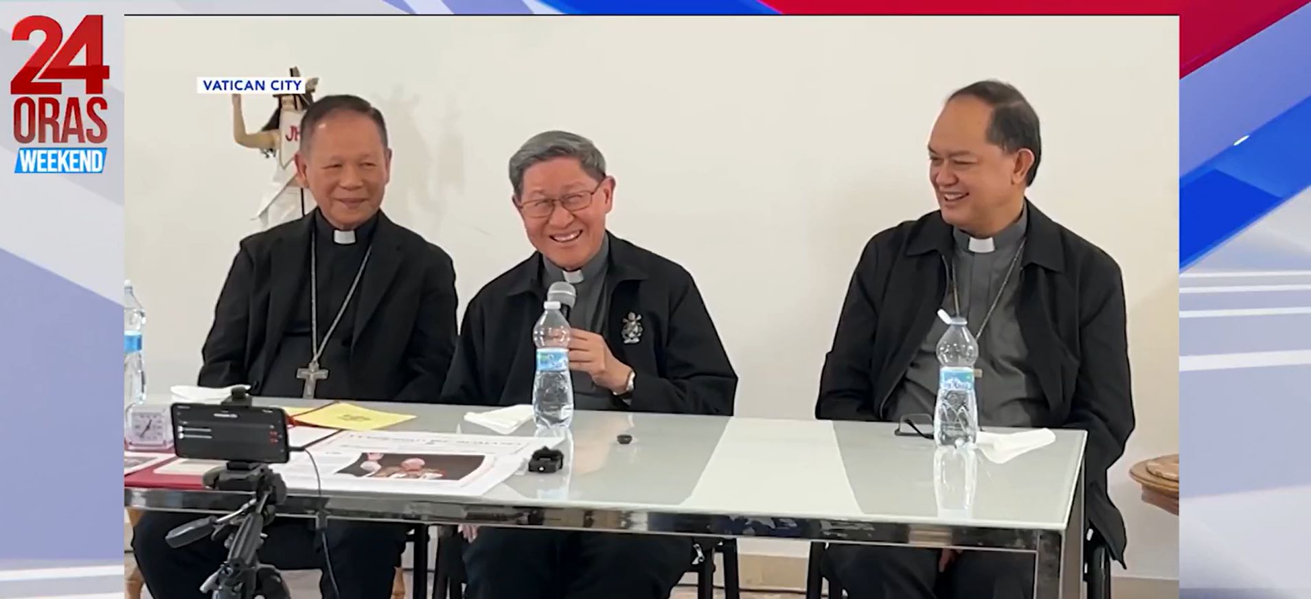 Cardinal Tagle, nakatabi at binigyan ng candy si ngayo'y Pope Leo XIV sa conclave
