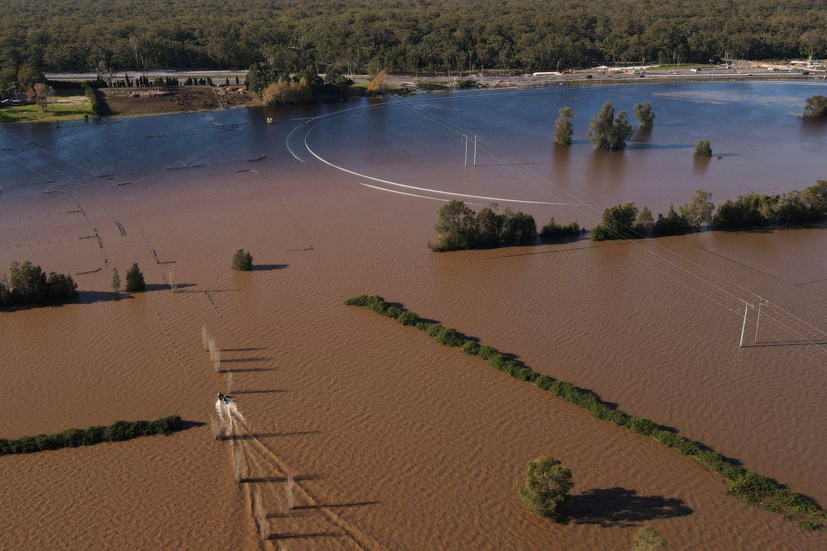 Australia begins clean-up after floods kill 5, damage 10,000 properties