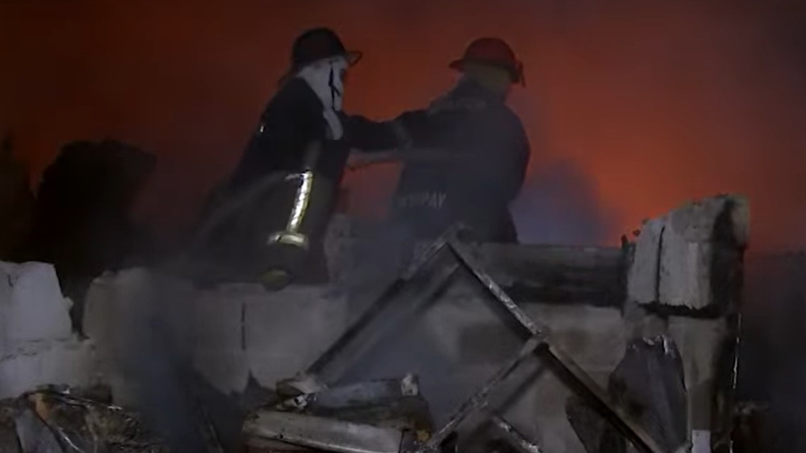 1 dead, 4 hurt after fire hits residential area in Caloocan City