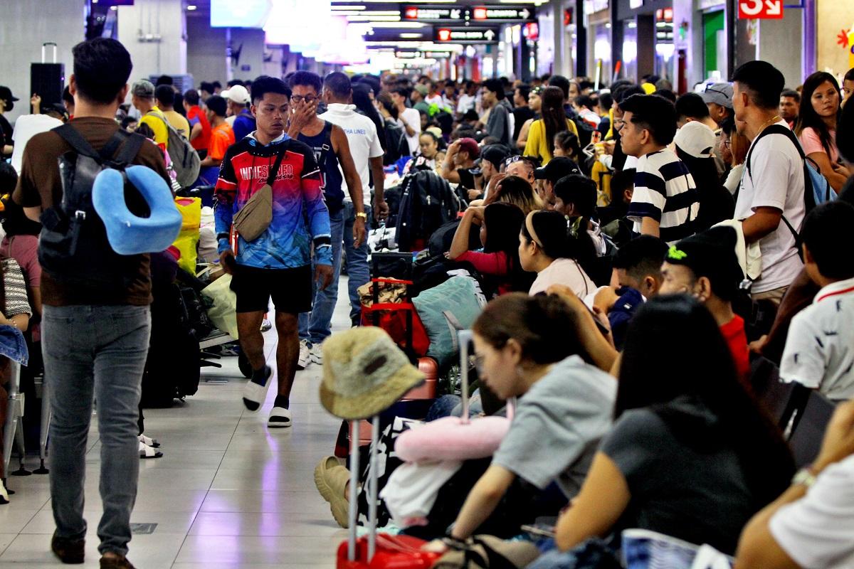 SWS: 49% of Filipino families consider themselves poor in June