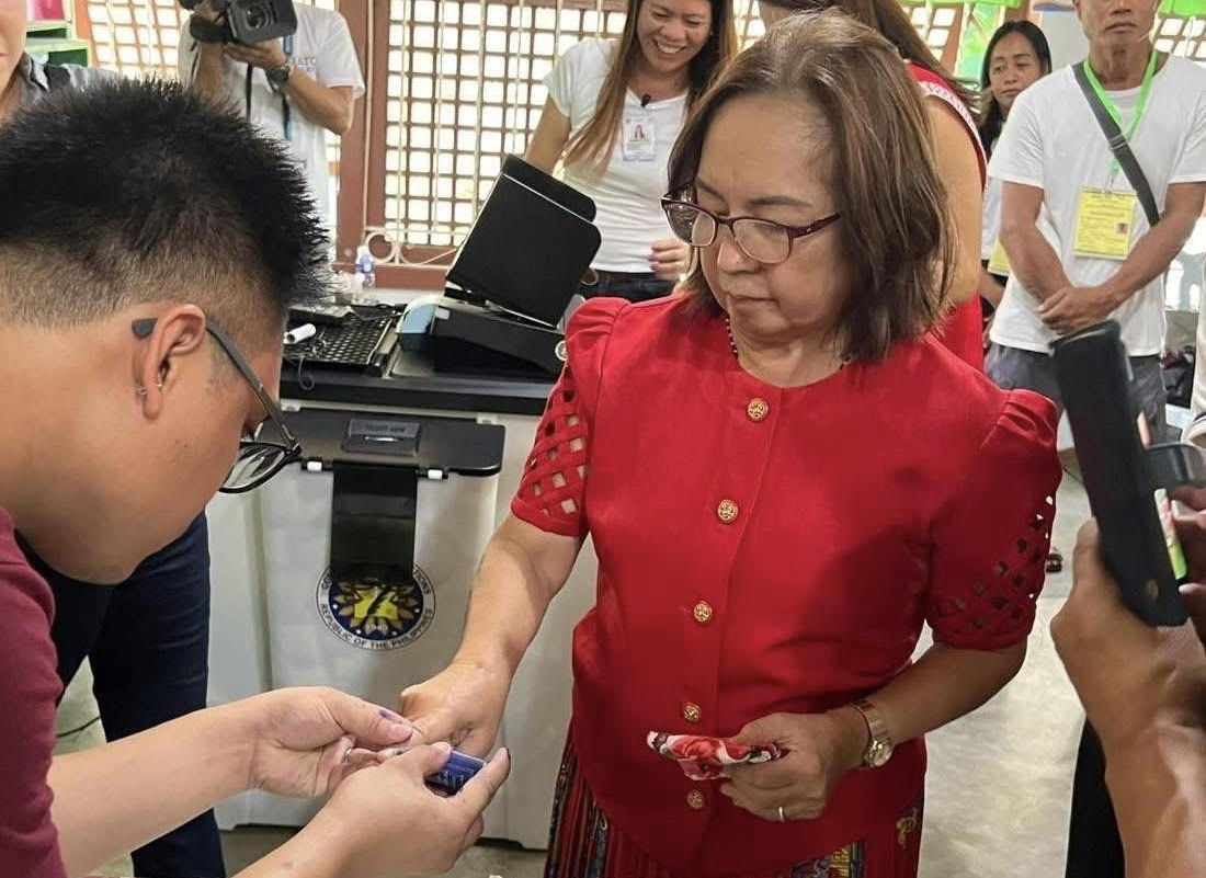 Gloria Arroyo casts vote in Lubao