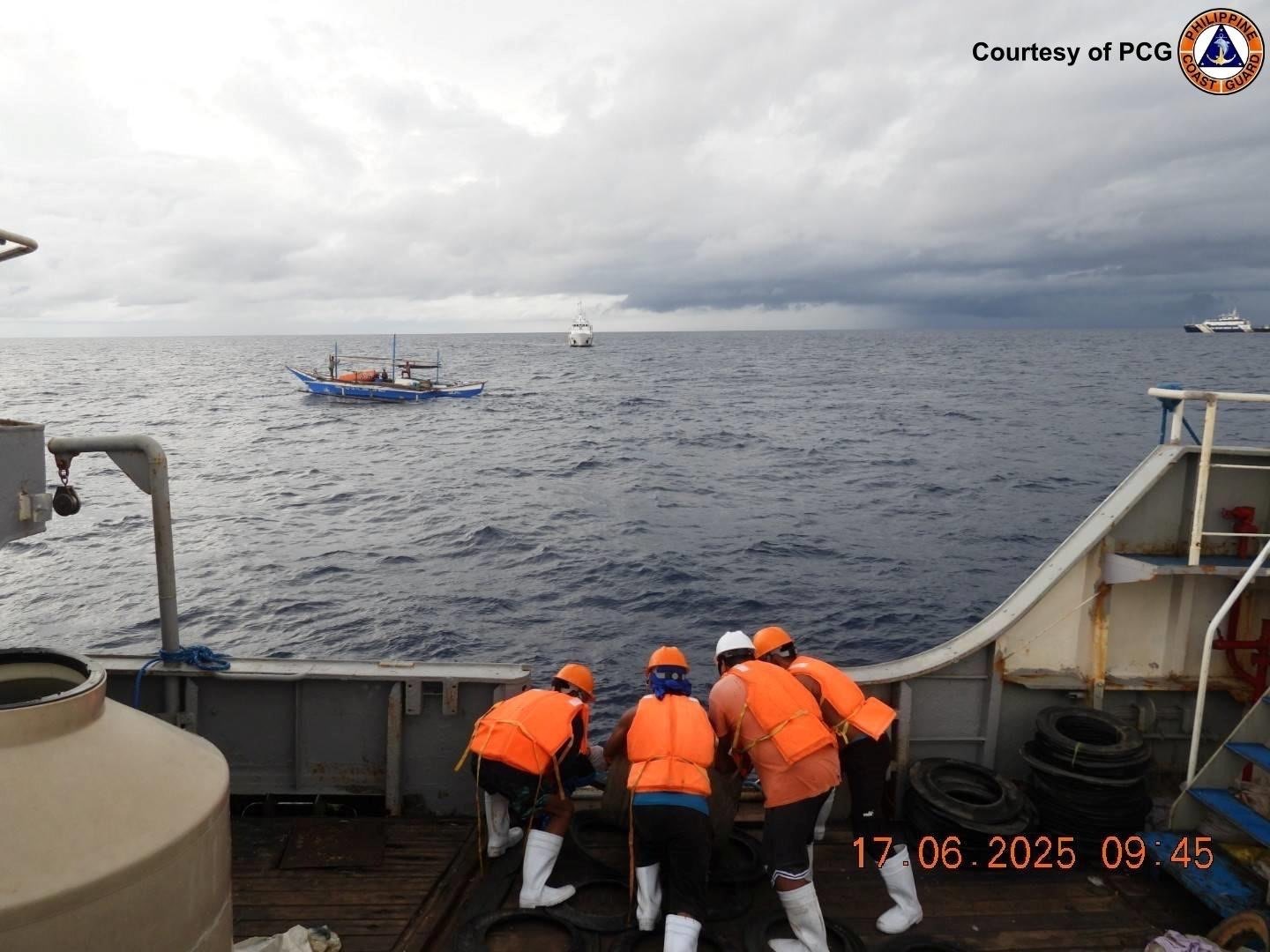 Dangerous maneuvers performed by CCG while PH installs more floating devices in WPS