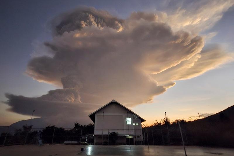 Many flights to Indonesia's Bali cancelled after volcano eruption