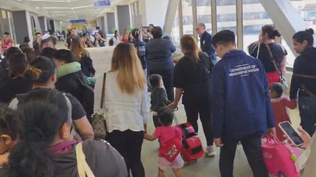 20 unwed mothers, 23 children arrive in PH from Dubai