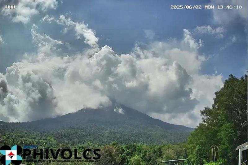 Ash emission event on Mount Kanlaon recorded anew