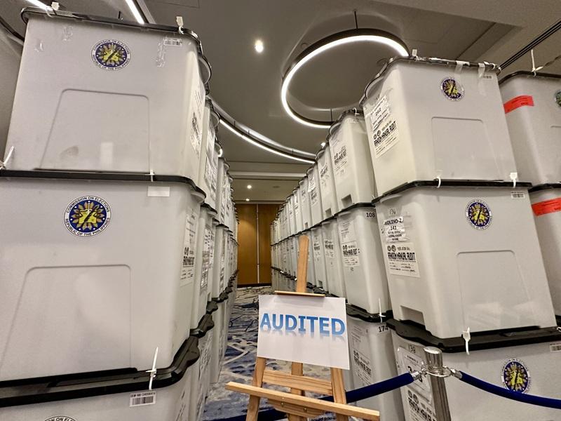 Comelec: Random manual audit shows 99. 997% accuracy as of Friday afternoon