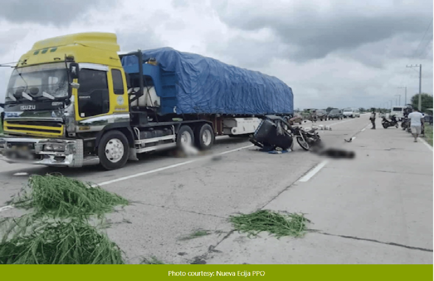 Tricycle na nasagi ng isang truck, bumangga sa isa pang truck; 2 patay, 1 sugatan