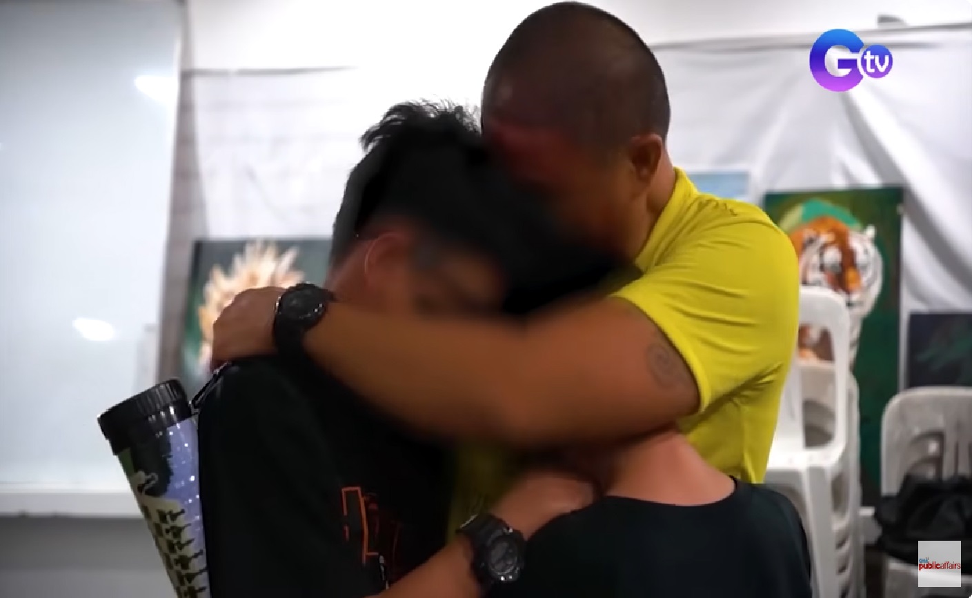 Ama na inilihim na nakakulong siya, nasorpresa nang dalawin siya ng mga anak